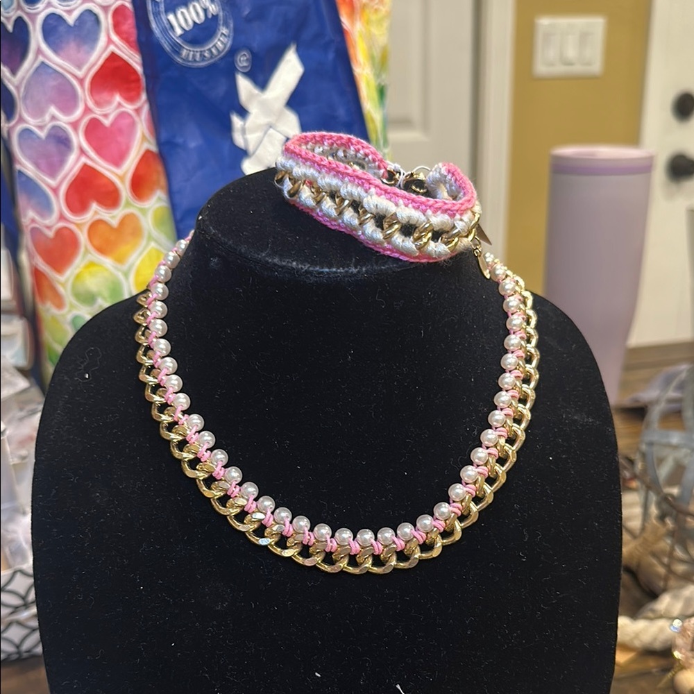 Elegant Pink and Gold Necklace and Bracelet Set